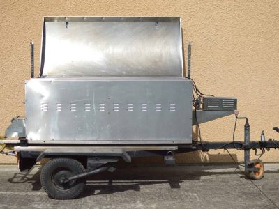 loc-grill-rotissoire-a-gaz Une rôtissoire à gaz, disponible à la location, proposée par Loc' Grill.